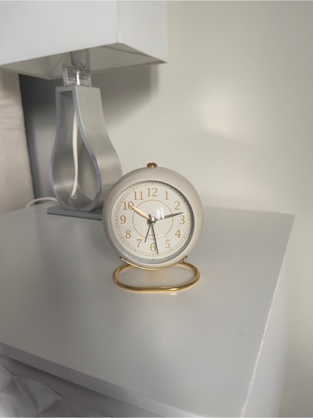 Elegant Cream and Gold Round Table Clock - Home Wall Decor